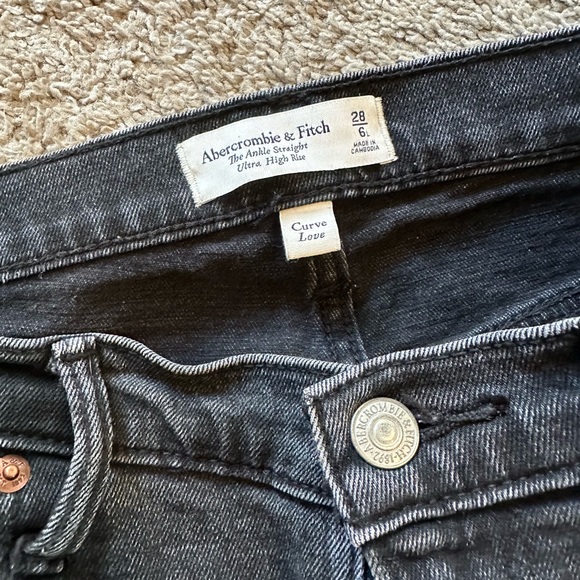 Abercrombie & Fitch Ultra High Rise Ankle Straight - Picture 2 of 3